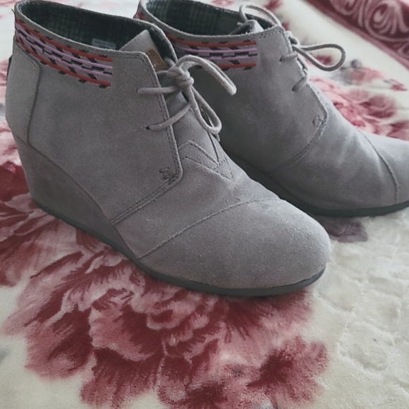 TOMS Grey Suede Wedge size W10. - Picture 1 of 4